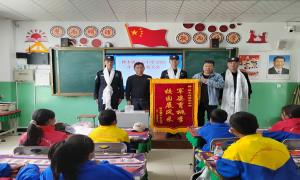 军姿育桃李 校园展风采