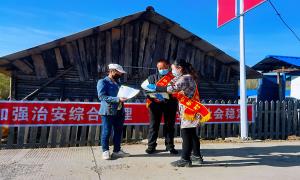 进村入户做宣传 平安建设入人心