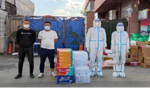 图们市放心粮油配送中心向向上边境派出所赠送生活物资