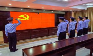 用忠诚和担当筑起防疫“警蓝防线”
