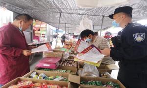 消防宣传进集市 安全防范于未“燃”