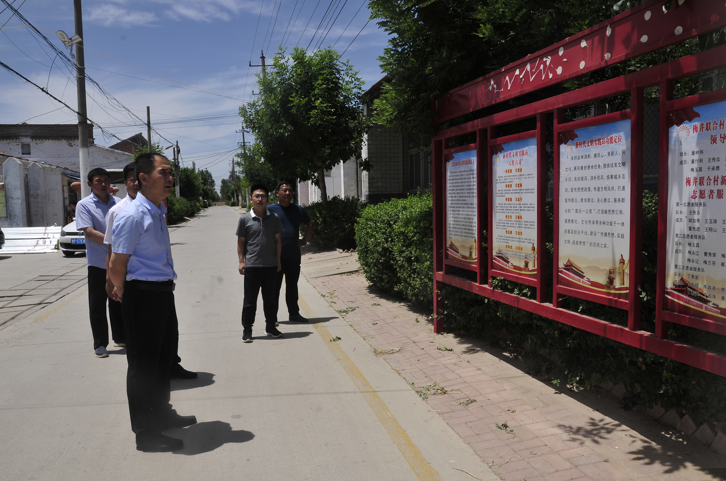 山东省临清市康庄镇政府党委书记赵华虎书记深入村居进行调研.png