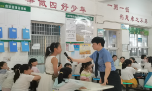 乡村的少年  无“法”不爱你法治巡讲活动走进土城小学