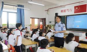 警心系童心 学法护成长