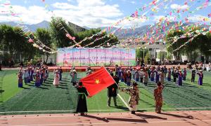 西藏边检总站轮训大队受邀参加驻地小学庆祝“六一”国际儿童节文艺汇演