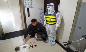 吉林图们移民管理警察智擒“疯狂射手”
