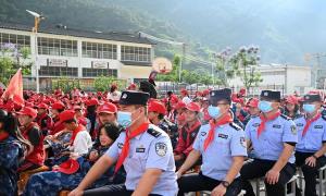 大手拉小手 警心连童心