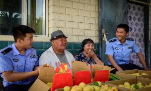 “亲戚”杏子愁采销 民警出手解难题
