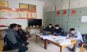 勤走乡间小路 常进百姓家门