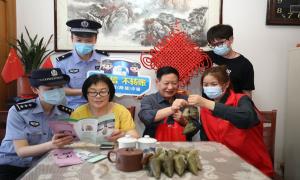 粽叶飘香迎端午 警民携手护安全