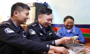 粽香暖人心 警民鱼水情