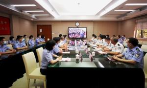 皇岗出入境边防检查站党委与荣获“全国模范公安单位”执勤十三队全体民警职工座谈