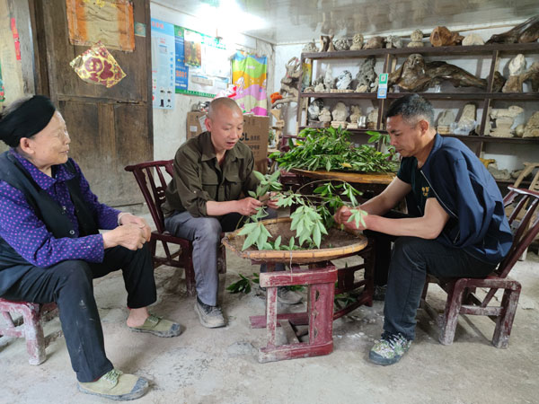 走访农户1.jpg