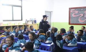 霍尔边境派出所扎实开展防溺水宣传教育进校园活动
