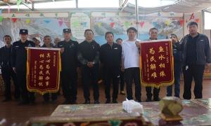昌龙边境派出所悉心调解劳资纠纷获赠锦旗