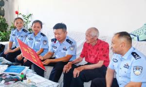 也门勒边境派出所开展慰问老党员活动