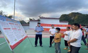 安宁边境派出所党支部与汤亮村党支部联合开展党日活动