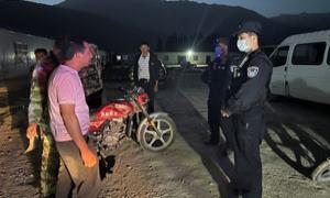 警灯闪烁巡查宣防 当好群众“守夜人”