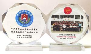 青春毕业季，皇岗出入境边防检查站民警为云南孩子送特殊礼物