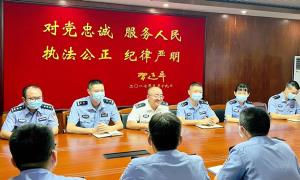 皇岗出入境边防检查站基层队开展向“全国模范公安单位”学习座谈会