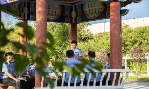 新疆出入境边防检查总站北疆轮训大队开展“书香警营”读书分享主题党日活动