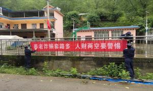 片马边境派出所“双语”反诈宣传接地气