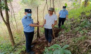 村民种地挖出一支长火药枪 民警及时处理消除隐患