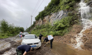 暴雨来袭，移民管理警察筑牢抗洪抢险 “第一防线”！