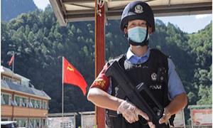 炎炎夏日下的移民管理警察