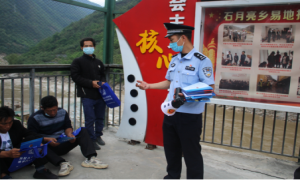 石月亮边境派出所深入辖区开展反邪教宣传活动
