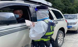 地表温度55℃，他们每天穿着防护服连续工作13小时