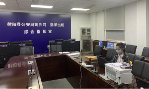 生命如铁在捶打中迸放火花 