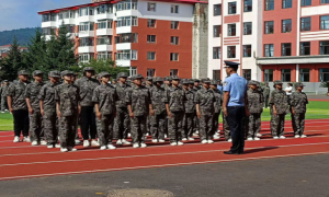 移民管理警察上好开学“第一课”
