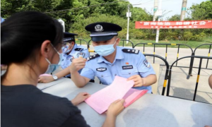 喜迎二十大 送法进社区