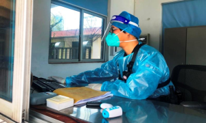 皇岗边检女警陈丽薇：坚持站好退休前最后一班岗