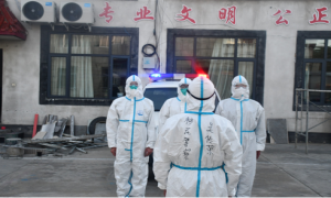 藏蓝不惧风雨骤 关键时候显担当