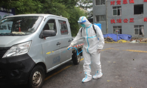 用坚守“点亮”疫情防控坚实防线