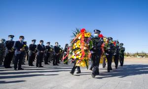 二连出入境边防检查站组织民警参加“烈士纪念日”公祭活动