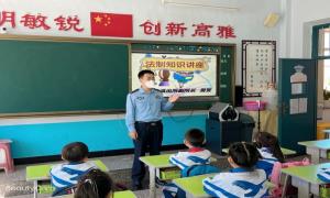 移民警察进校园 法律知识助成长