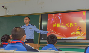 旬老兵抒写这堂爱国主义教育课