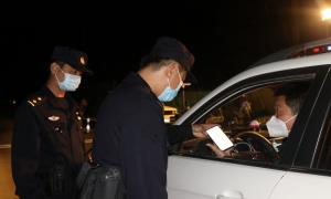 打击违法活动 守护国门安全