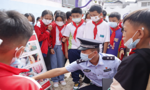 平安骑马坝，边境小警与你共话开学第一课