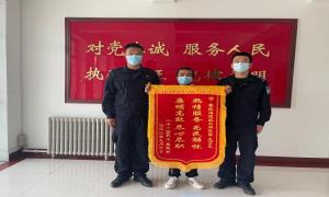 “熊孩子”沉迷游戏充值上万元 民警及时协调挽回损失