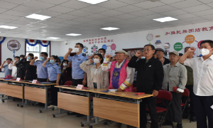 向上边境派出所与驻地群众开展迎州庆诗歌朗诵活动