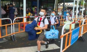 真情守护“上学路”