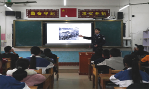 为了让孩子们走出大山，去奔赴更广阔的天地！