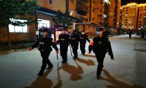 夜间巡逻常态化 安全守护在身边