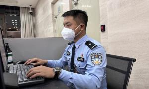 凤凰出入境边防检查站春节不打烊保障口岸安全顺畅