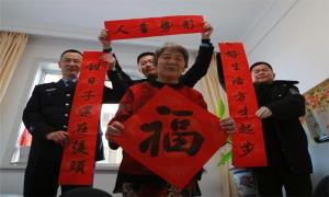 向上边境派出所抓好“三进”积极开展节前走访活动