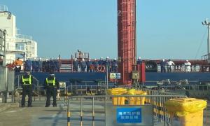 钦州出入境边防检查站圆满完成钦州30万顿级 油码头浅吃水油轮首次满载靠泊勤